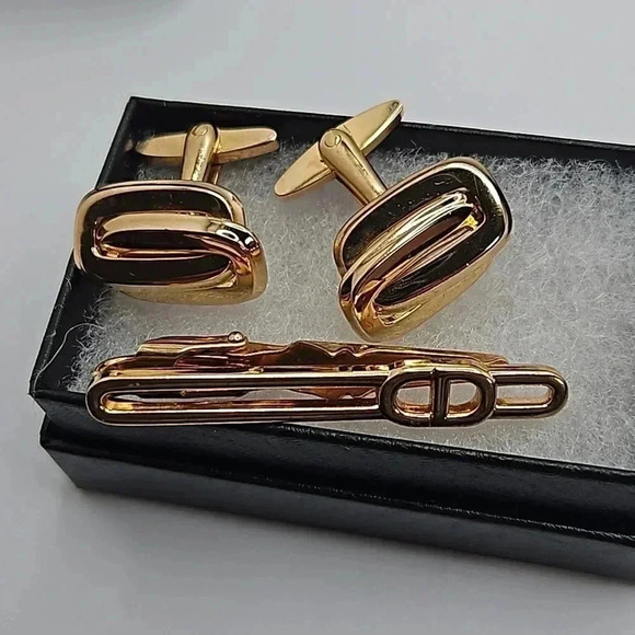 Christian Dior CD Logo Bullet Back Gold Tone Cufflinks with Tie Bar - Picture 1 of 4